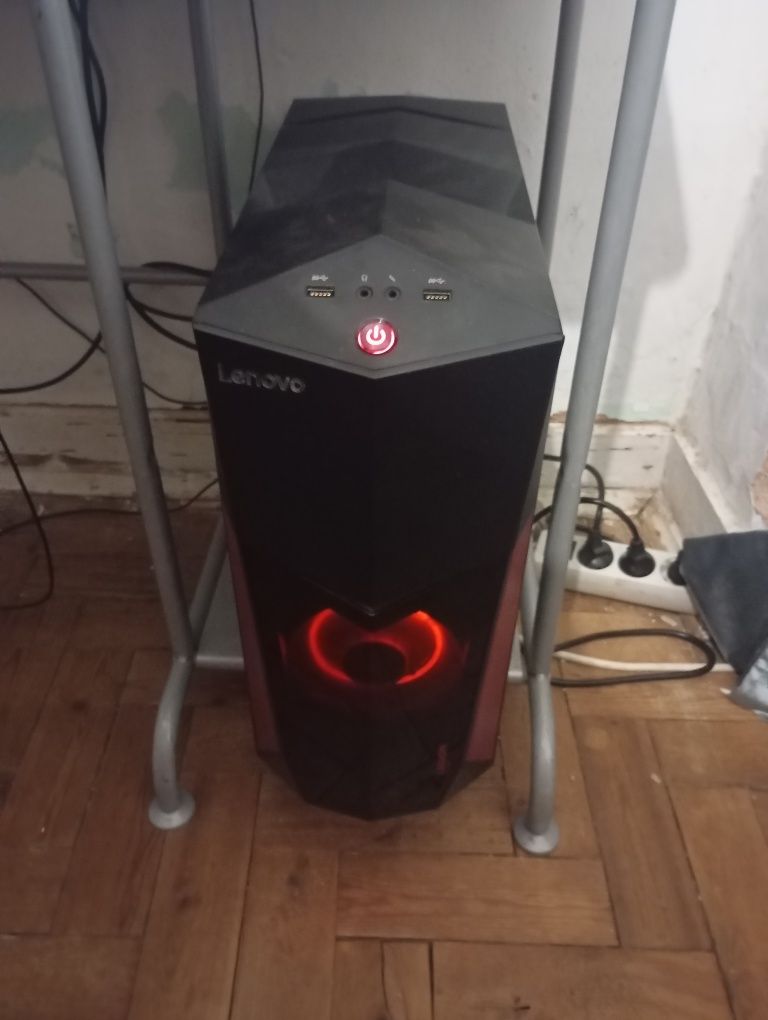 Pc ,monitor,mouse, microphone, mousepad keyboard and table