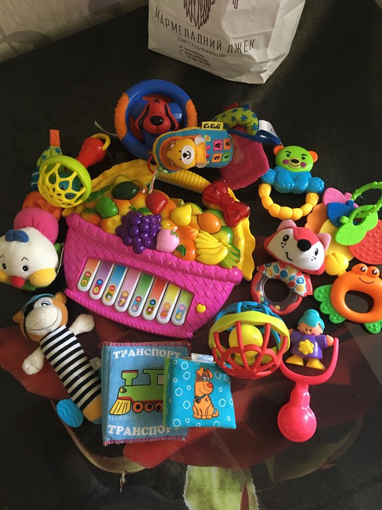 Іграшки для малюка