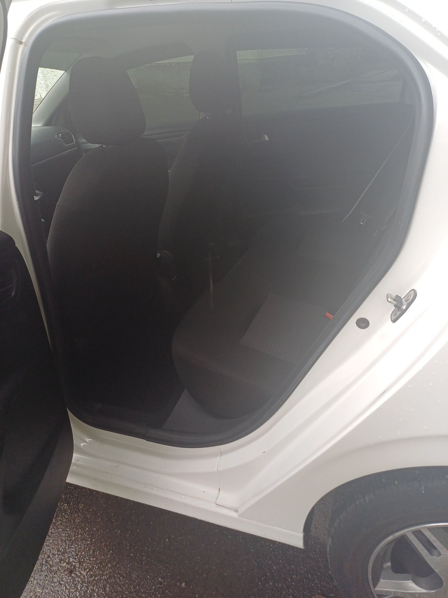 Peugeot 301 .                .
