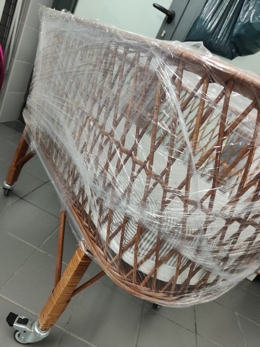 Berço em vime palhinha com rodas