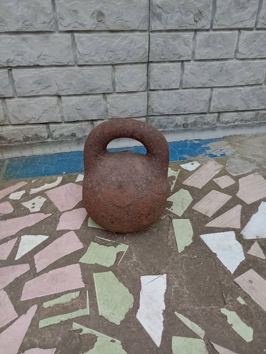 Продам гирю 16 кг.