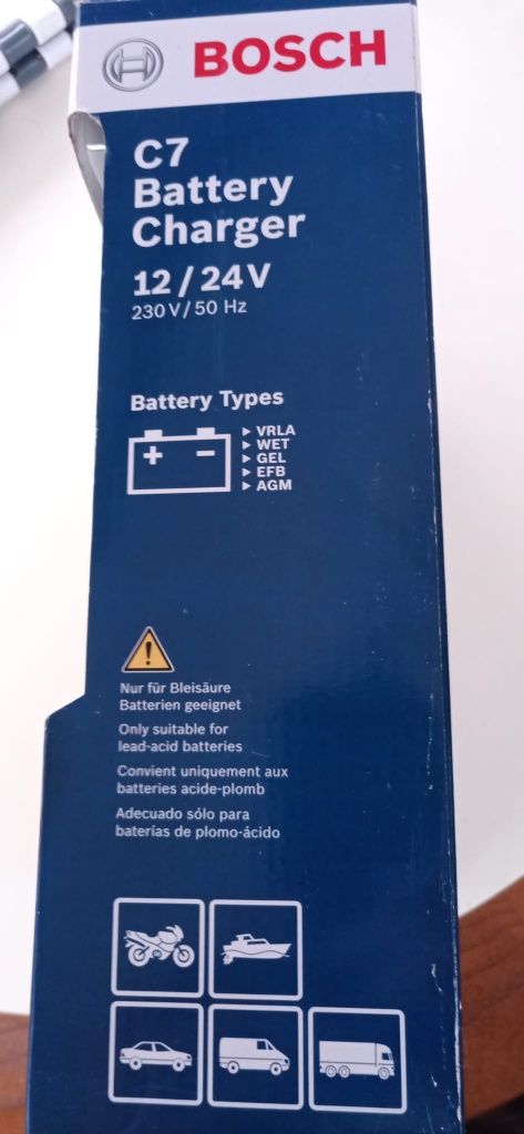 ŁADOWARKA C7 BOSCH, 12V/24V automatyczna