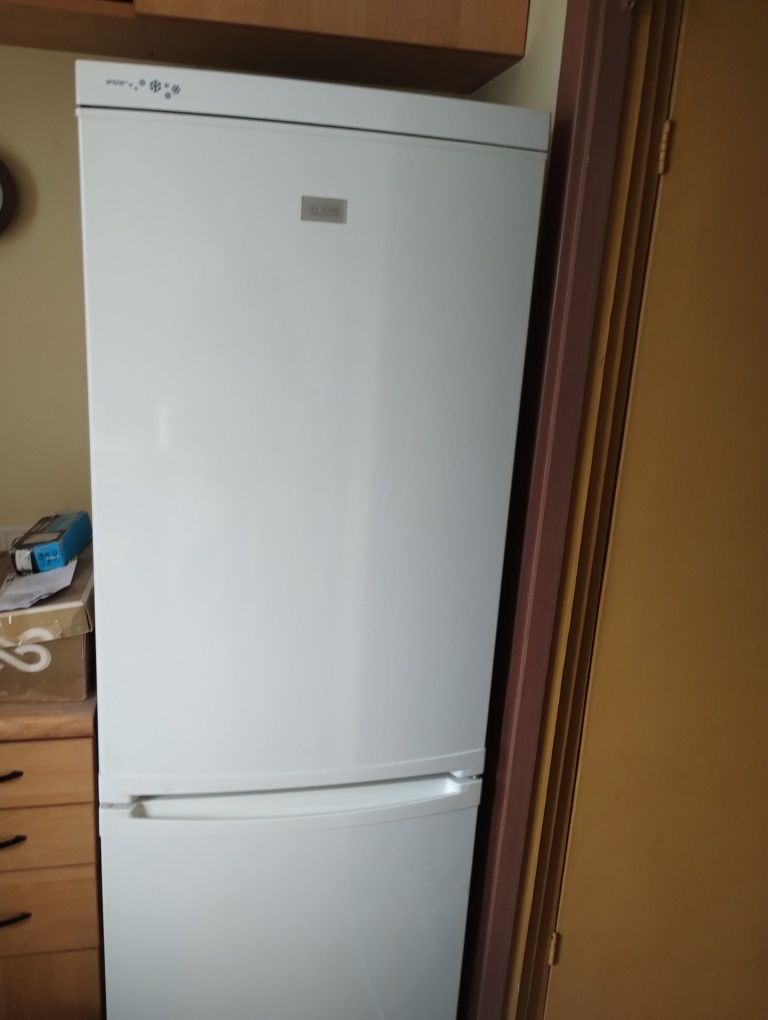 Продам полку для холодильника zanussi
