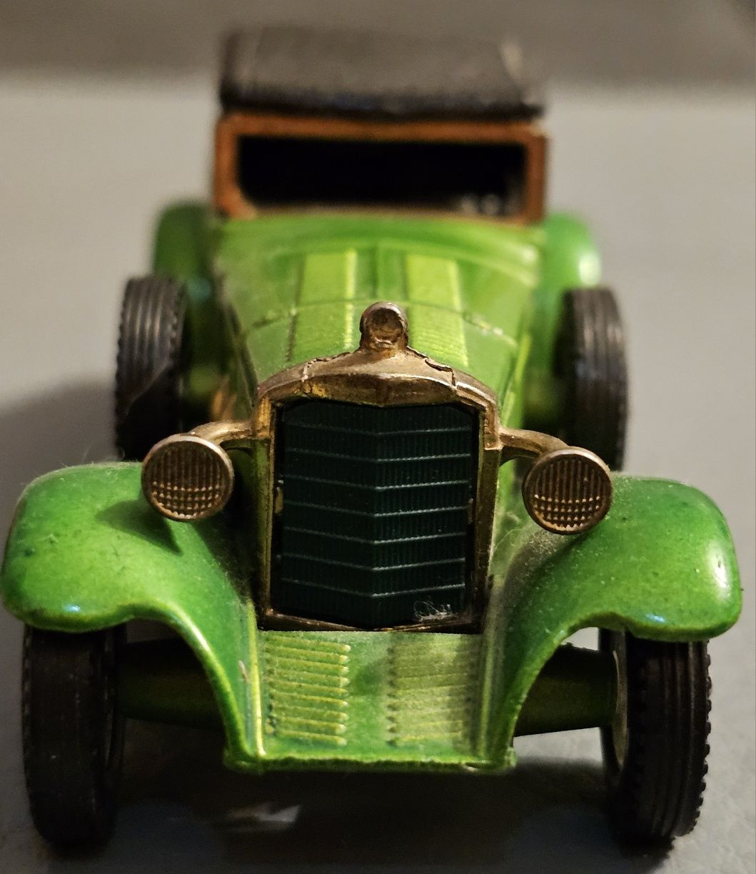 Mercedes-Benz SS, Packard Victoria, Ford T