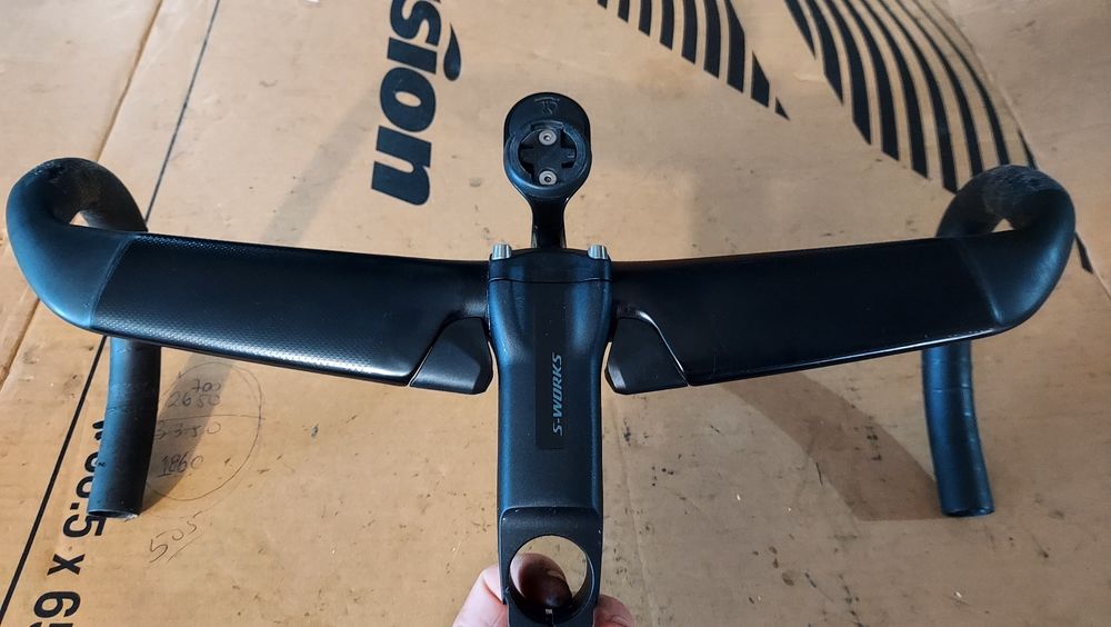 Guiadores e avanço  Sworks e Roval  ergonômico 420mm