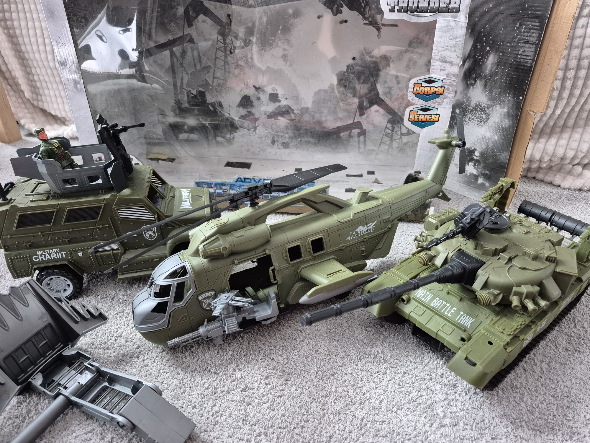 Zestaw militarny duży: pojazd, helikopter, czołg