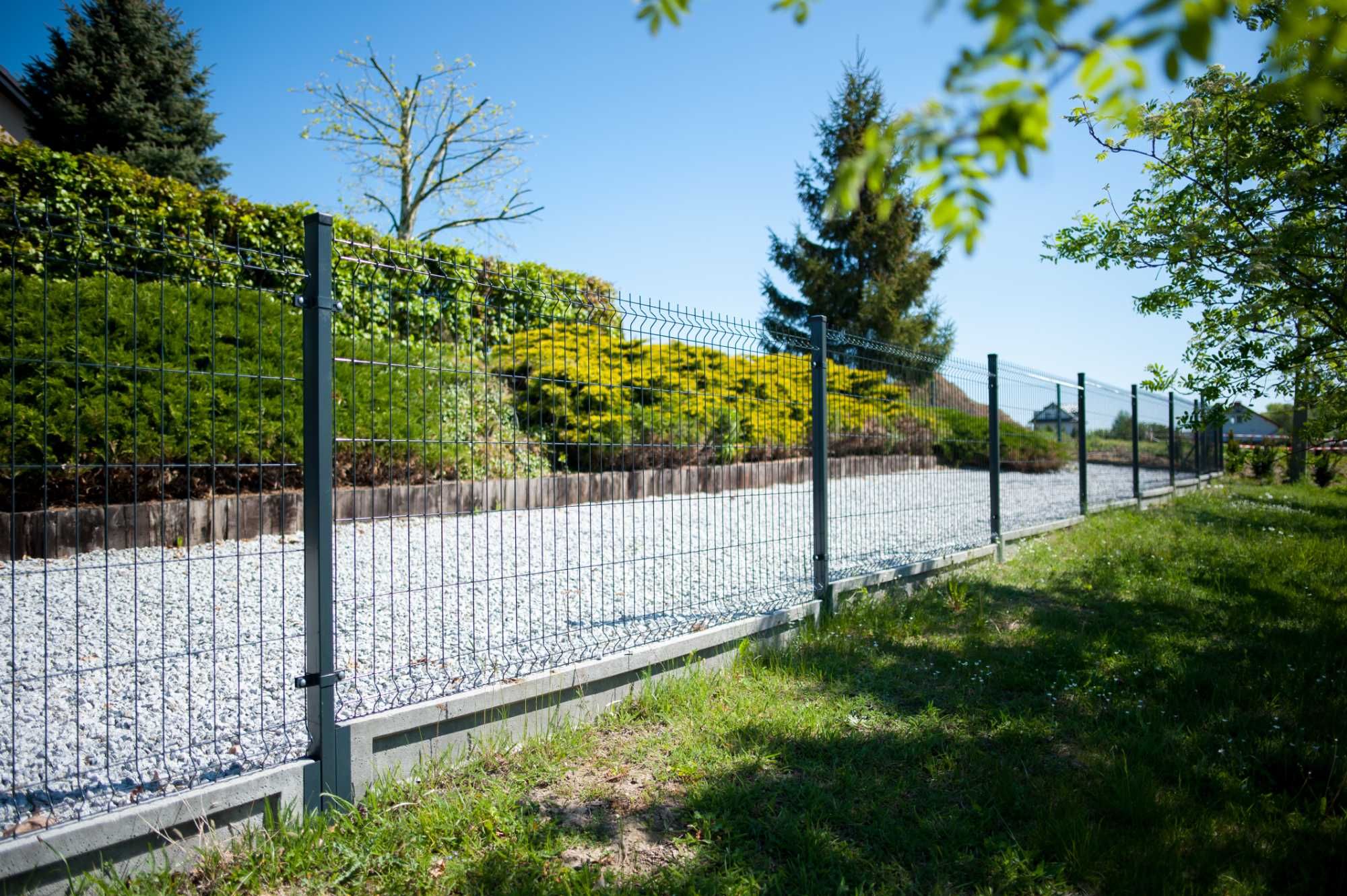 Ogrodzenie kompletne z podmurówką-panel ogrodzeniowy H=1,53 fi 4
