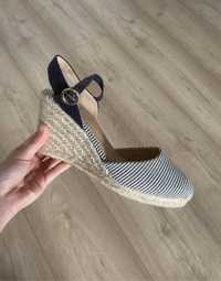 Buty w paski na koturnie F&F 39