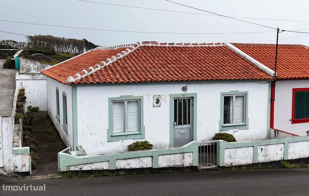 Casa T2 para recuperação na freguesia da Feteira- ilha Terceira
