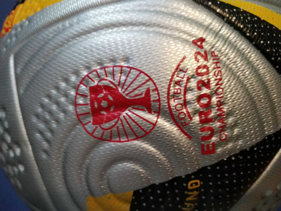 Офiцiйний  м'яч  EURO Final Pro Official Match Ball ,5 розмiр,425 грам