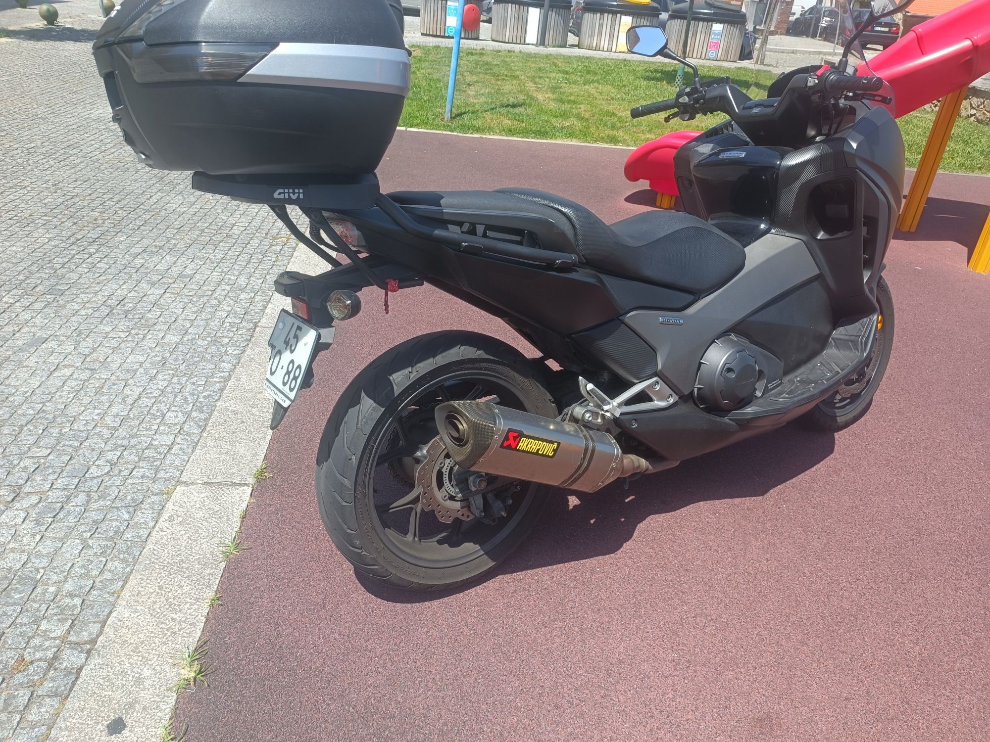Honda integra 750