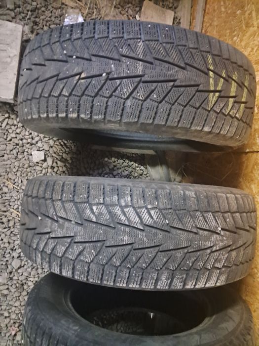 Продам зимні шини Hankook winter Cept IZ2