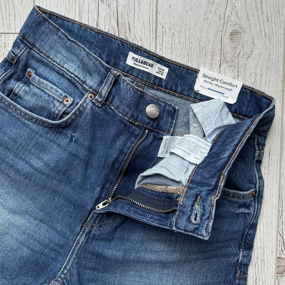 Proste jeansowe spodnie straight comfort pull&bear