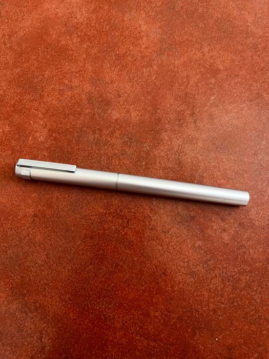 Caneta de aparo MUJI - alumínio cromado