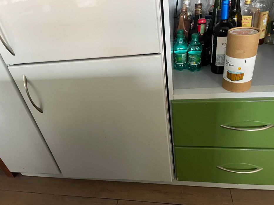 Móvel de cozinha com frigorifico