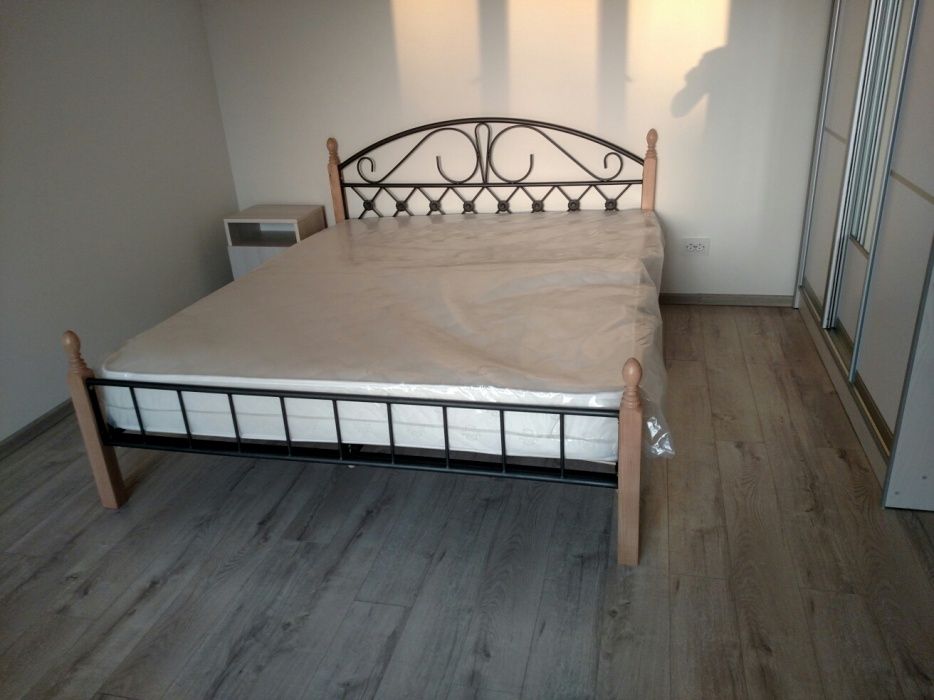 Кровать двухспальная   180*200 ліжко двохспальне.