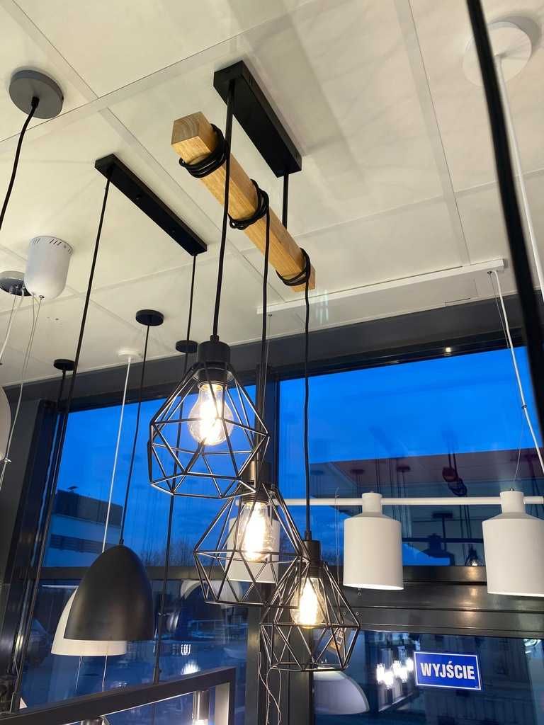 Lampa sufitowa wisząca LED z drewnianą belką i diamentowym wzorem