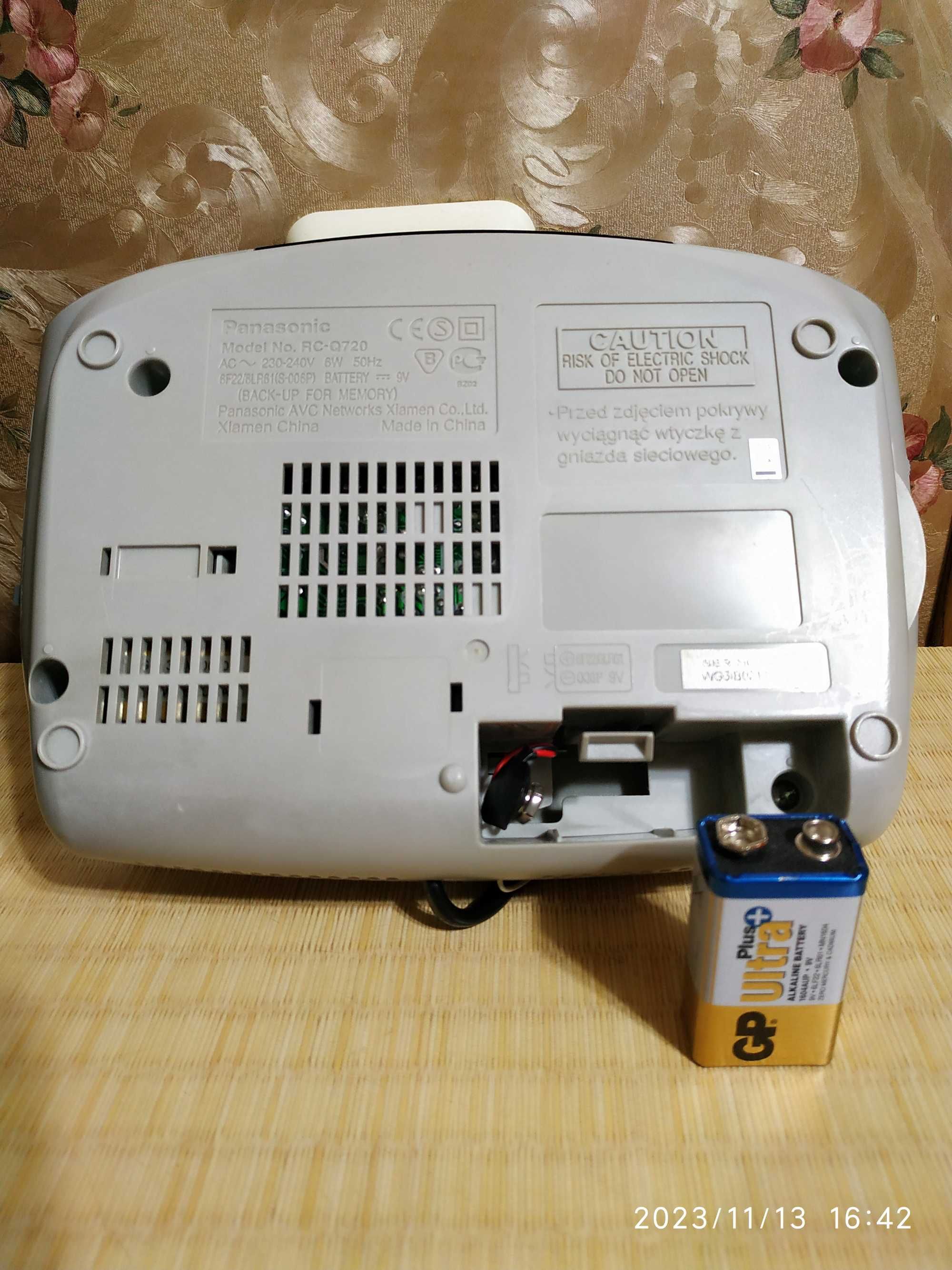 Радиоприемник Panasonic RC-Q720 с часами и будильником