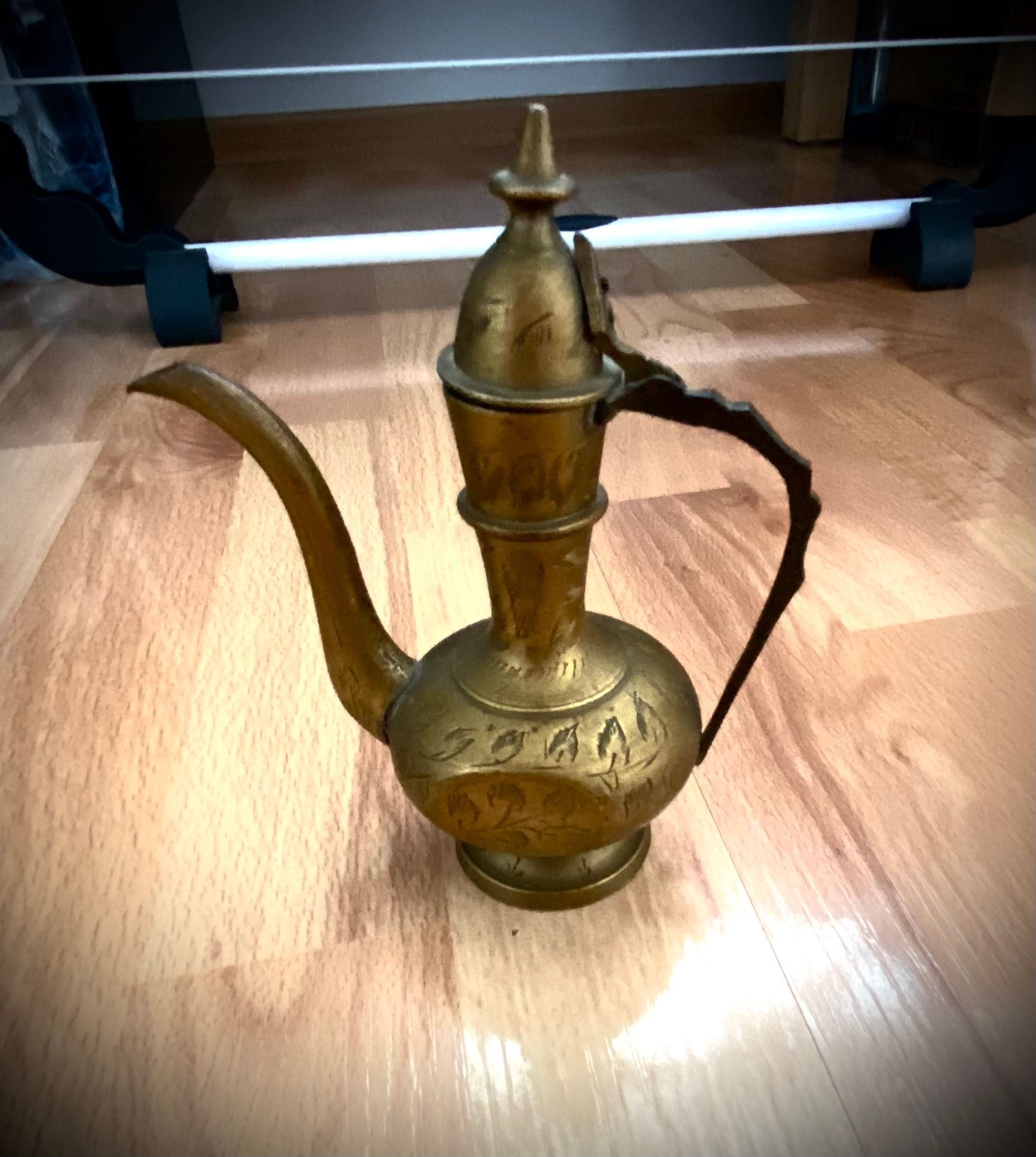 Dzbaneczek imbryk lampa Alladyna z mosiądzu Indie