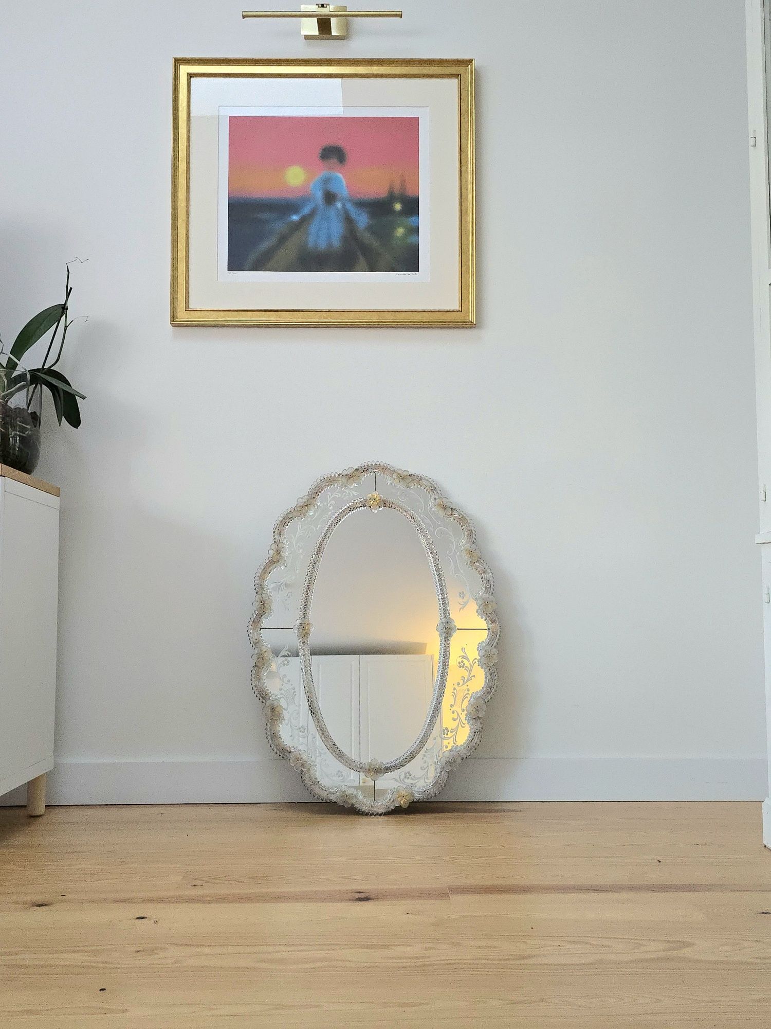 Elegante espelho oval em estilo veneziano
