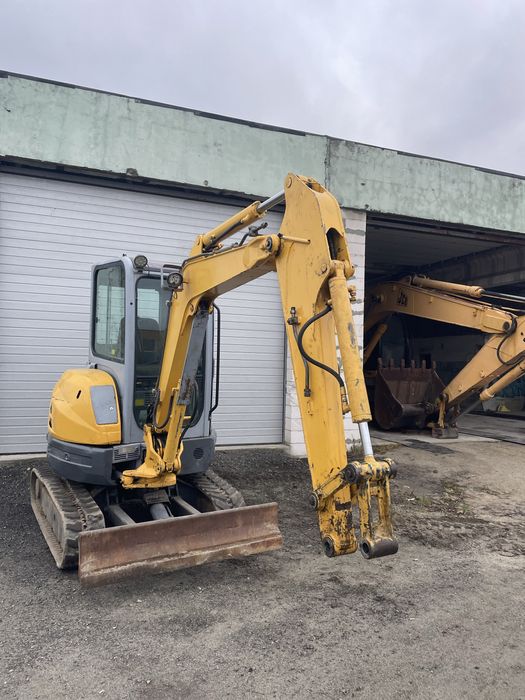 Міні екскаватор  New holland e30.2