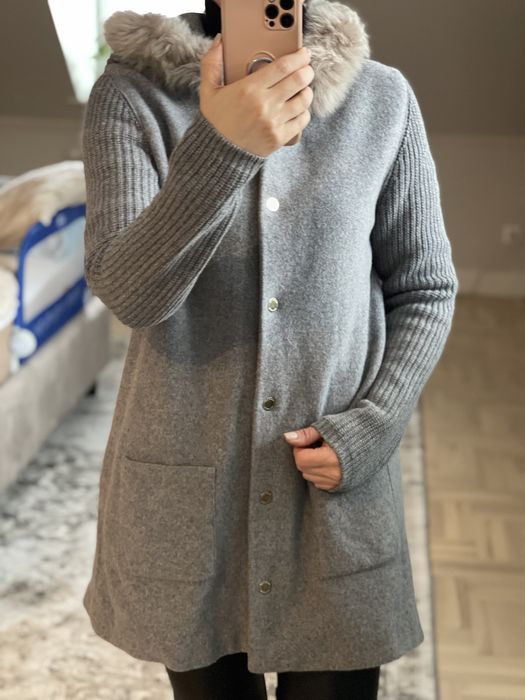 Płaszczyk ze sweterkowymi rękawami Massimo Dutti