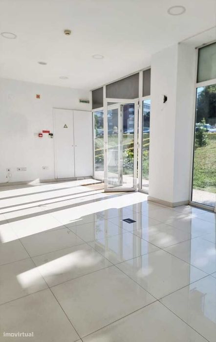 Arrendamento Loja Comercial - Salgueiral