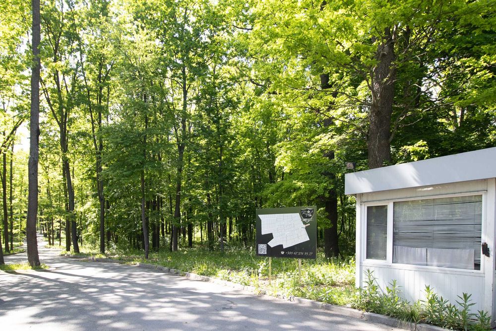 Продам ділянку 14 соток у котеджному селищі Роял Клаб