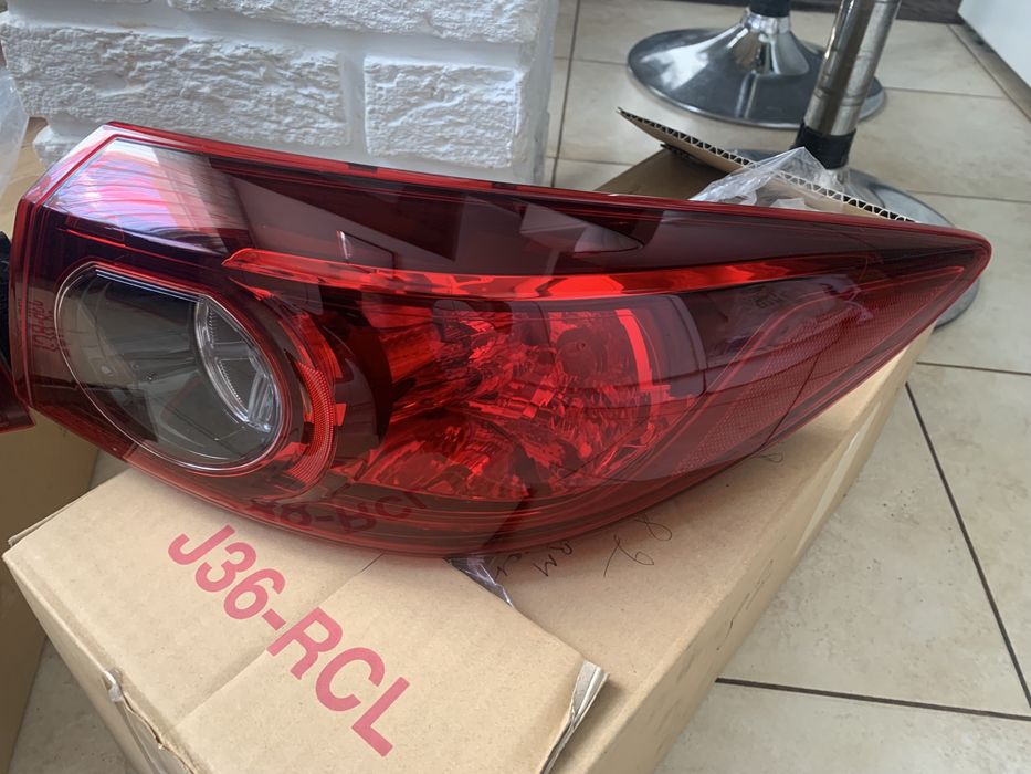 Фонарь mazda 3BM седан.
