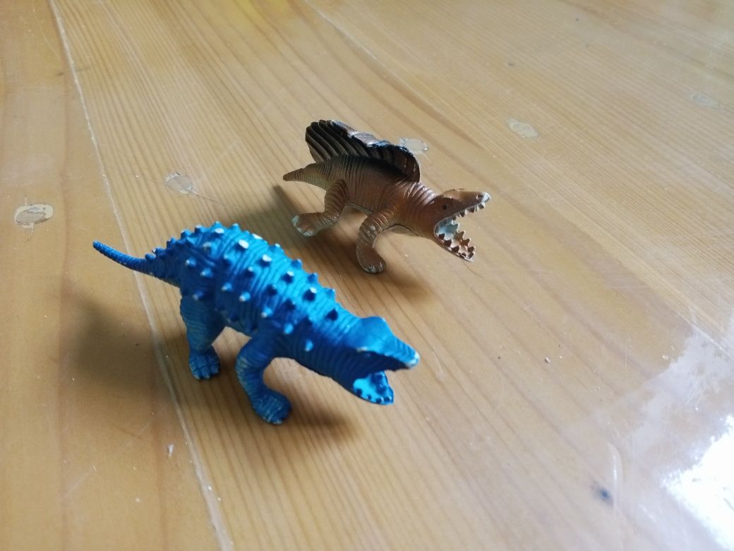 Динозаври великі і маленькі
