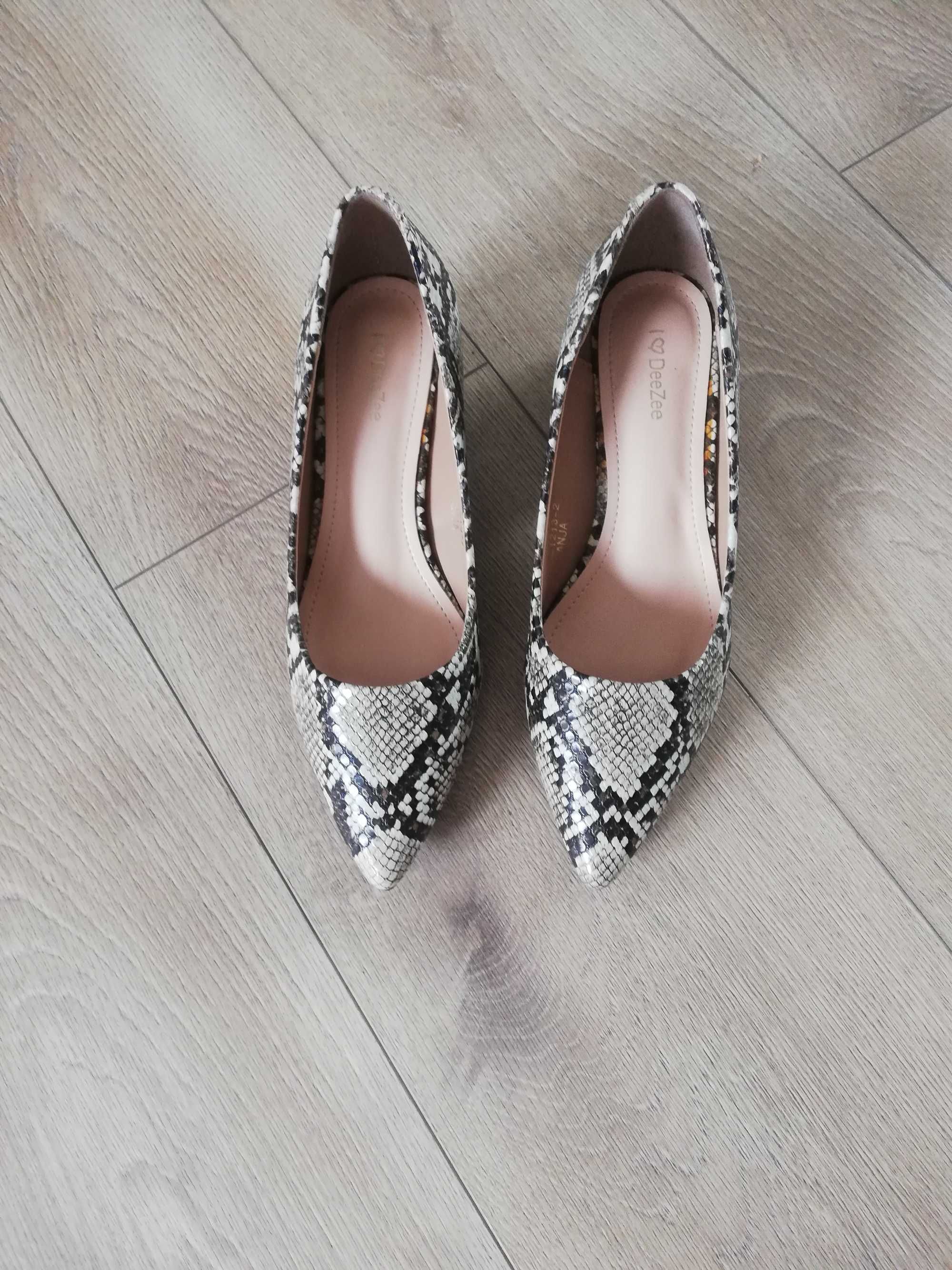 Buty czółenka skóra węża rozmiar 36