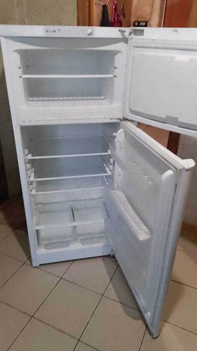 Холодильник б/у Indesit