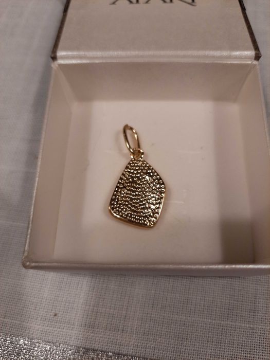 Zloty duzy wisiorek medalik apart stal chirurgiczna