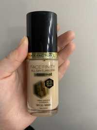 Max factor facefinity all day flawless 3w1 WARM IVORY