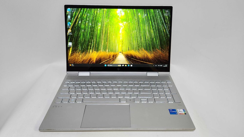 15.6" HP ENVY x360  8GB 256GB  i5-1135g7 Intel iris XE Graphics  4GB