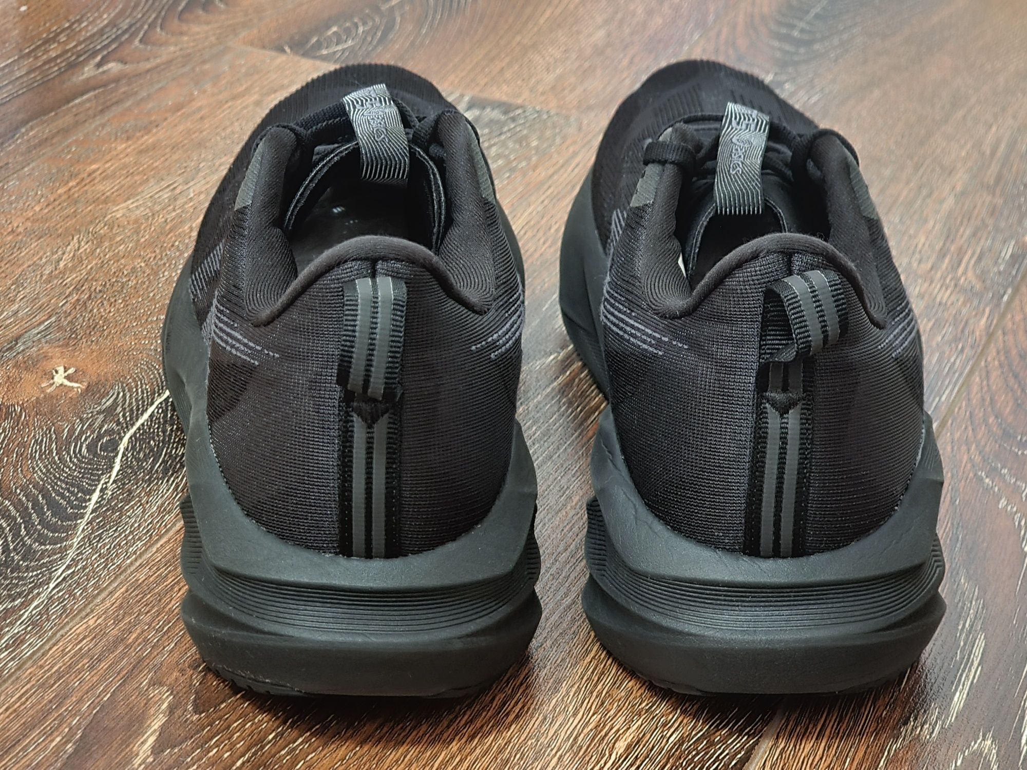 Оригінал 100% чоловічі кросівки asics novablast 5  eur 45