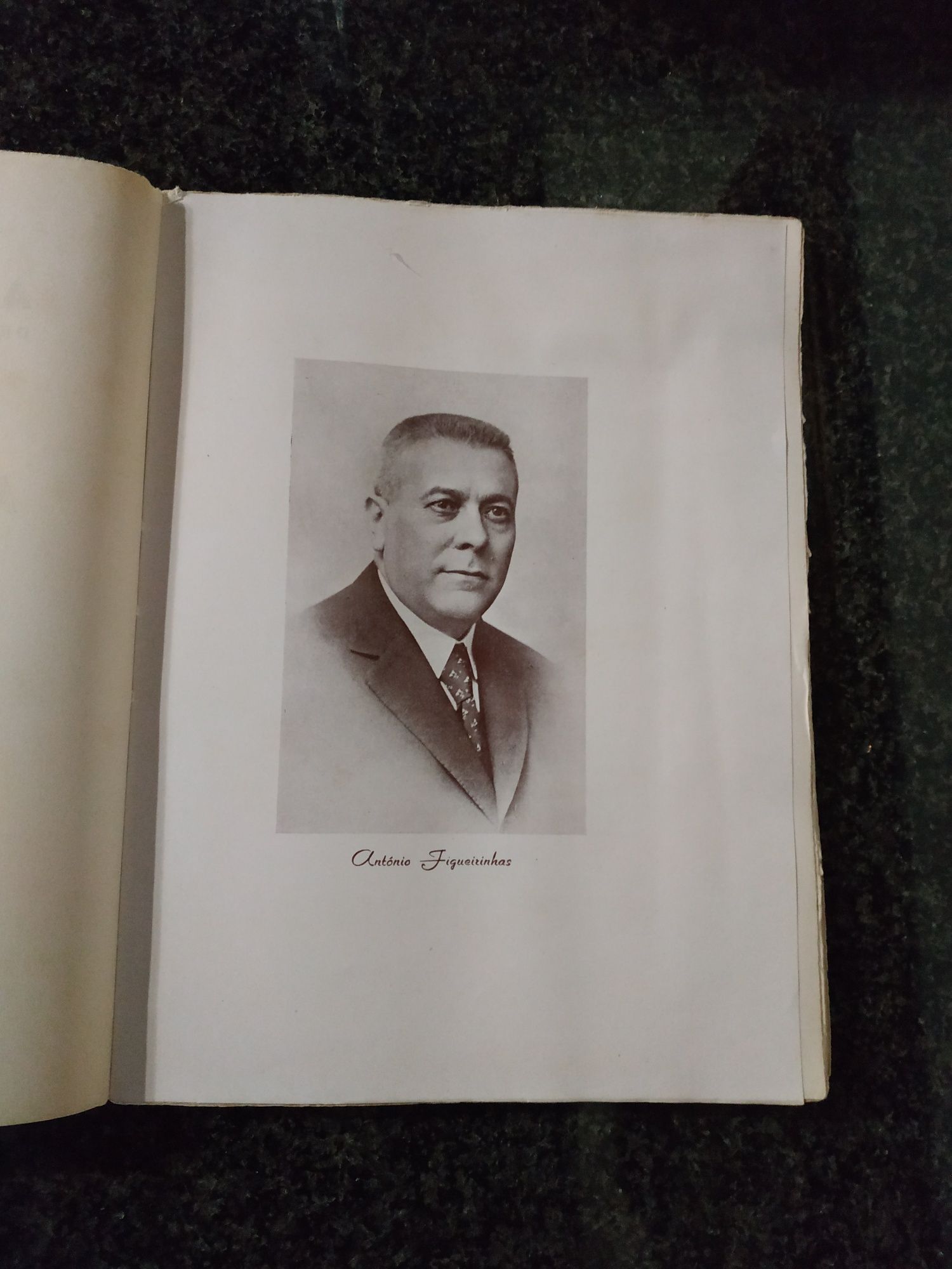 Livro António Figueirinhas Preito de homenagem dum grupo de amigos