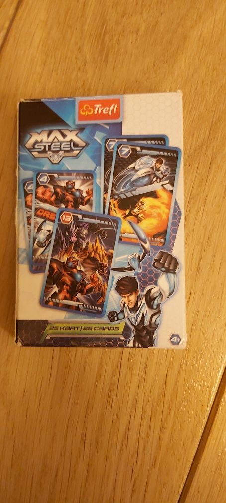 Gra Piotruś Max Steel oraz figurka z dwoma maskami