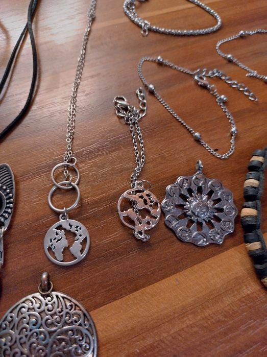 Biżuteria. Łańcuszki itp.