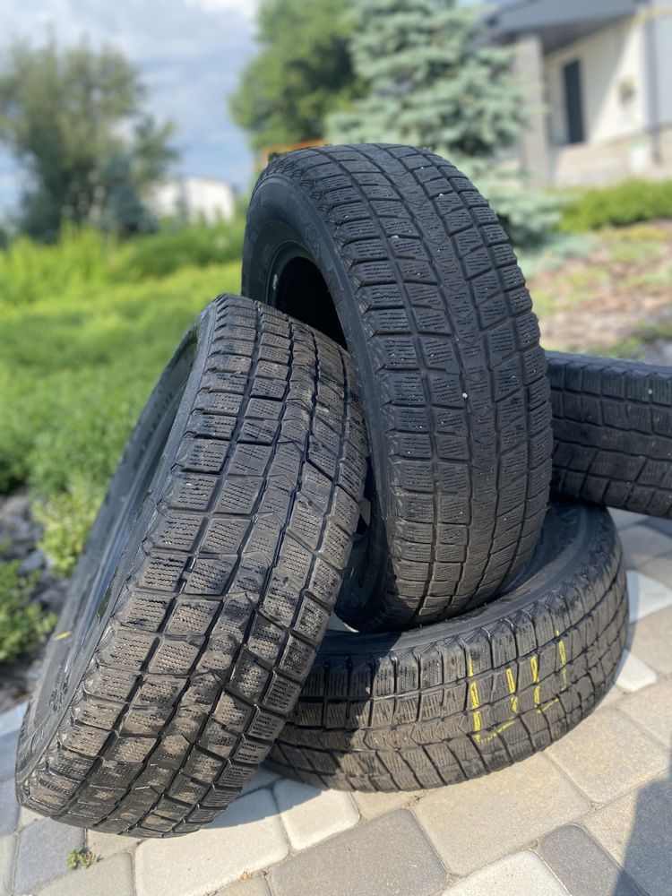 Зимова гума 2021 року ROADSTONE WINGUARD ICE 215/65 R16