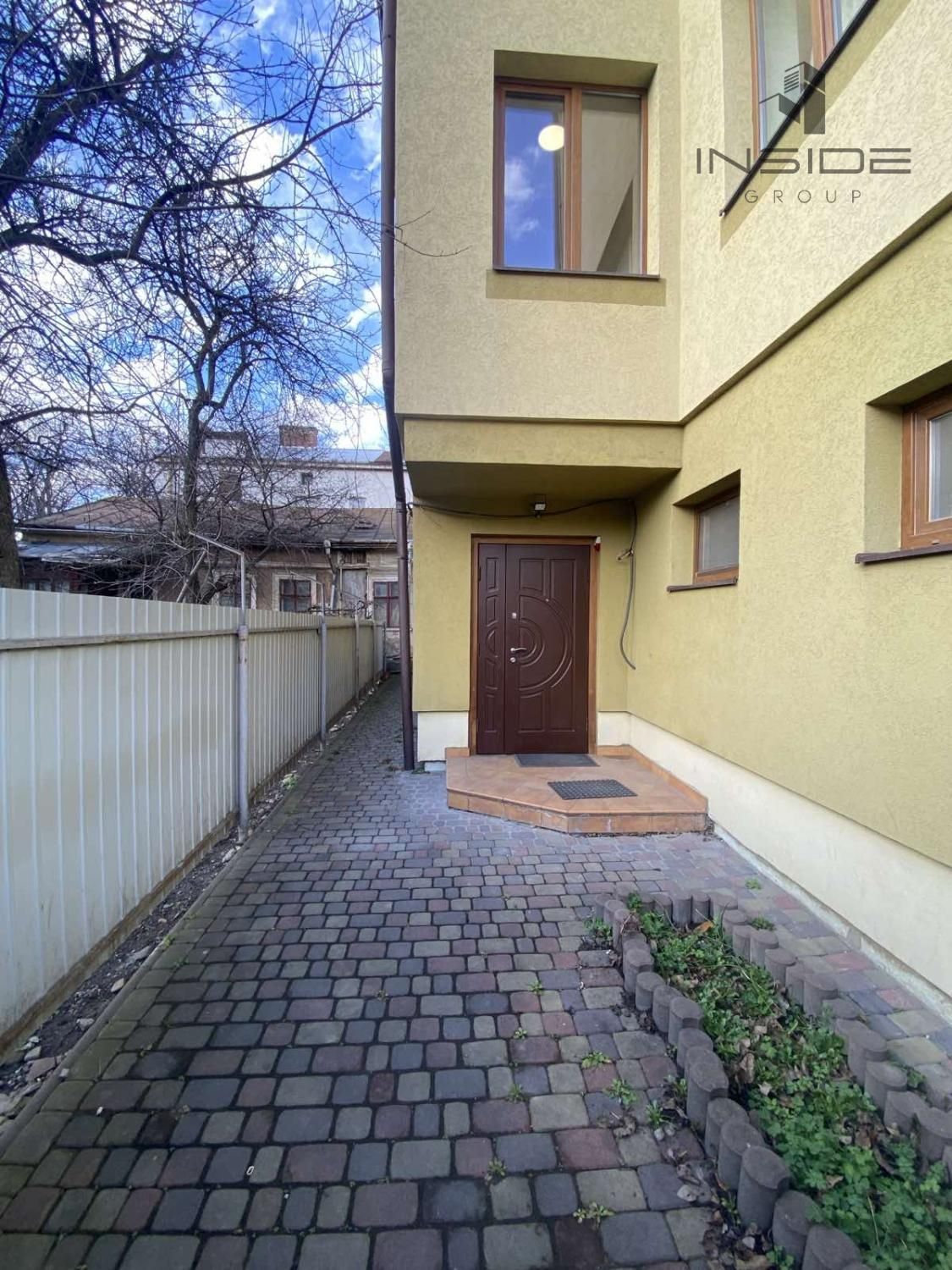 Продаж великого будинку в самому центрі міста