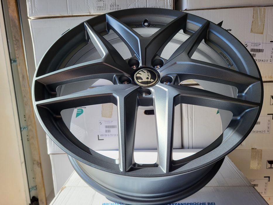 [1256] 18 Cali 5x112 NOWE Felgi aluminiowe Skoda Octavia Superb Karoq