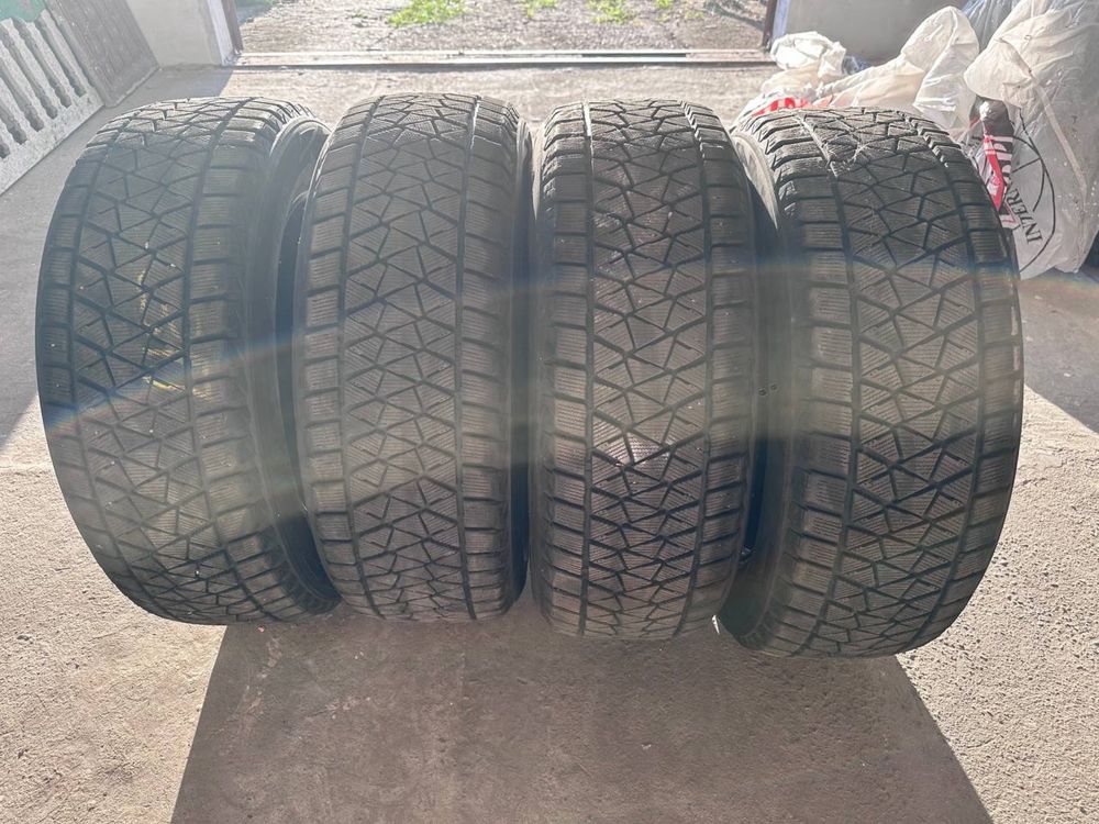 Зимові шини Rridgestone Blizzak V2 235/60 R18