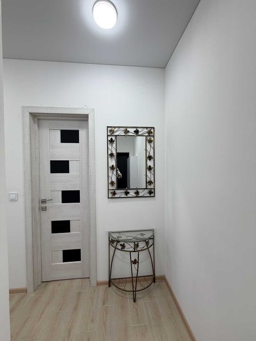 Оренда 1 кімнатна Манхетен!Видова на Озеро!