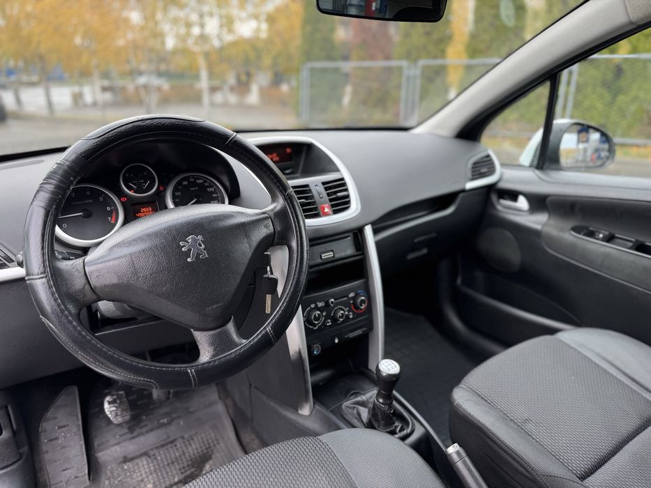 Продаи пижо 207 1.4 газ бенз 2012 гола