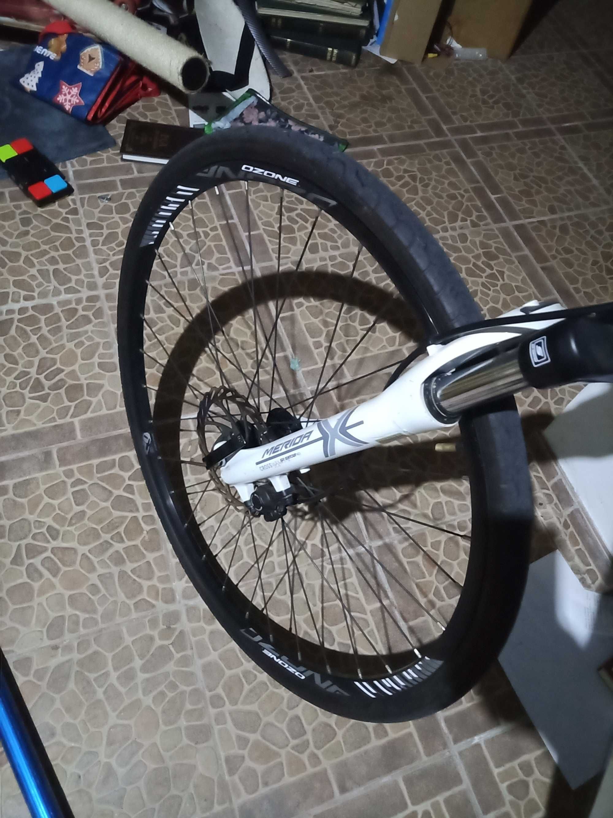 Bicicleta como nova MERIDA Pneus estrada 29 travões disco a óleo