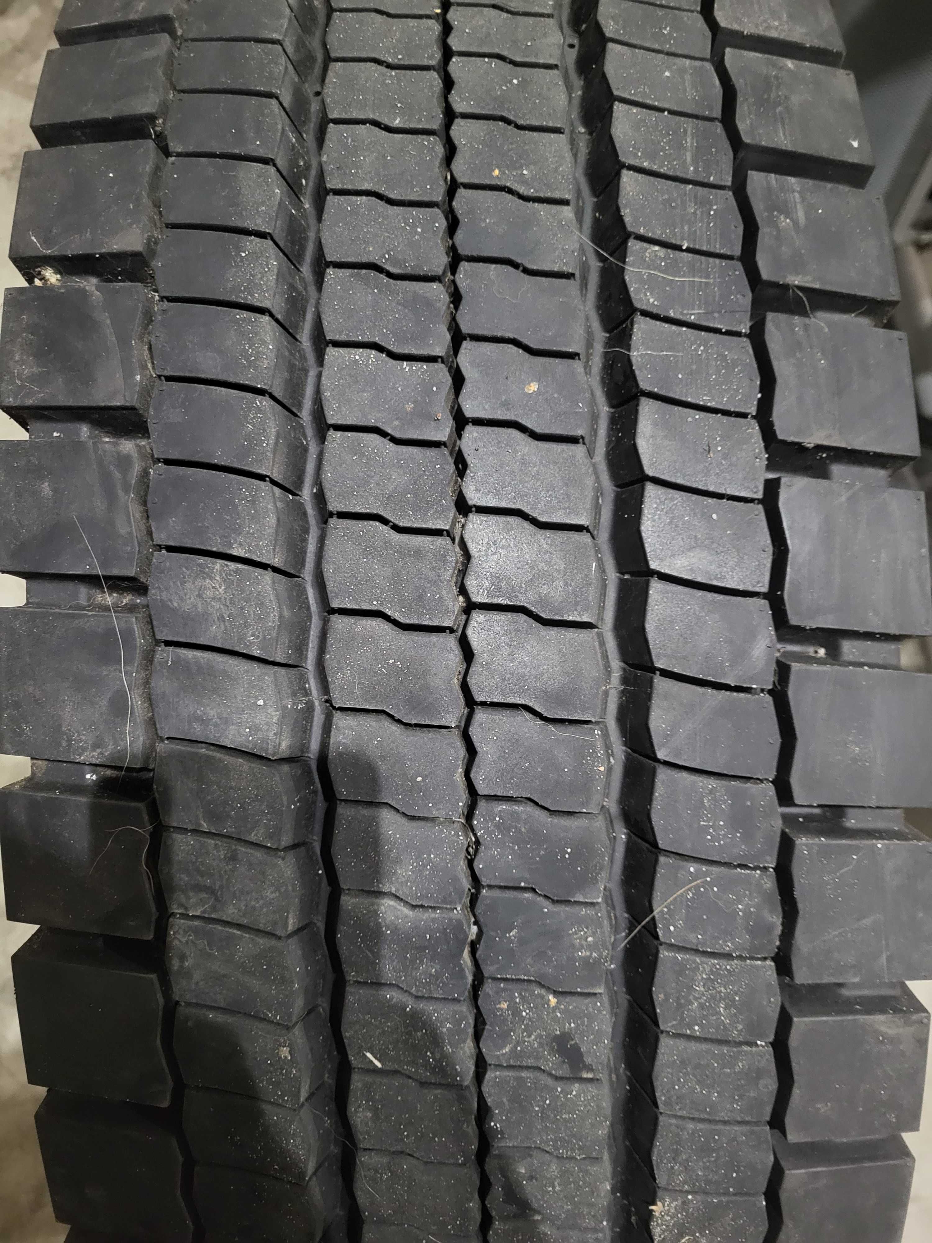 Komplet opon do konia. 315/70 r22.5. Nowki. 20rok