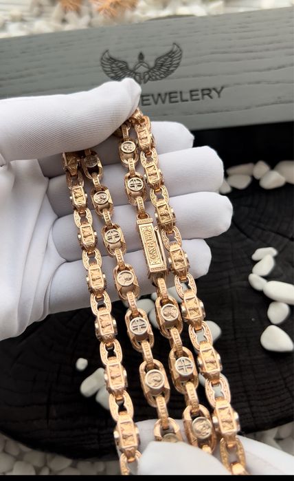 Золотая цепочка с ликами святых