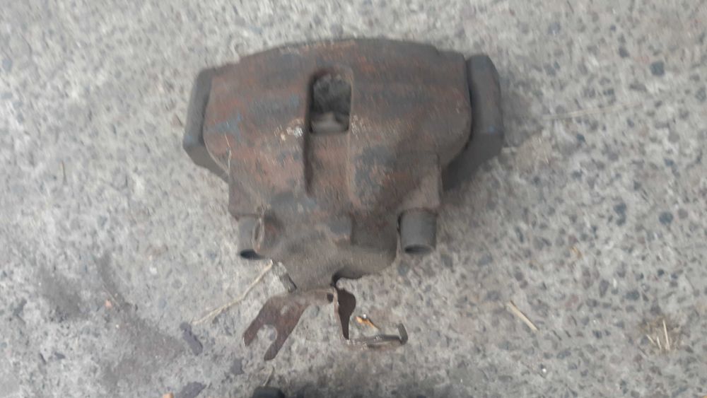 Супорт  передній Audi 100 С4