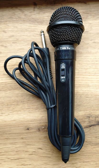 Dynamiczny mikrofon przewodowy TAKY UDM-606 do śpiewania, karaoke